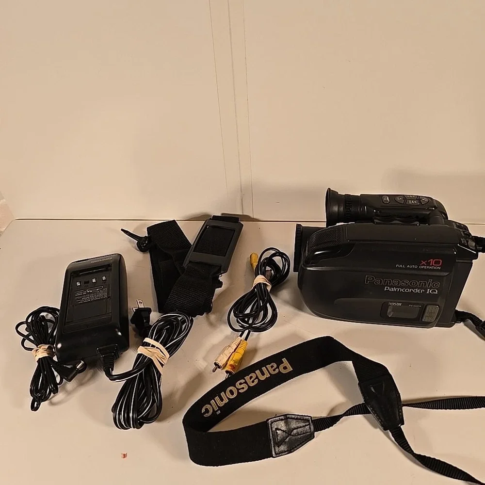 PANASONIC Palmcorder PV-IQ204 VHS-C Color Video Camcorder Tested With Power Cord